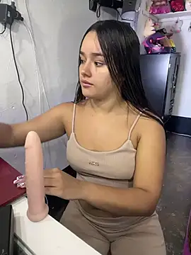 Snapshot of Luciaparker03 chatting on 02-08-26, 08:17 Luciaparker03 online show from 02-08-26, 08:17