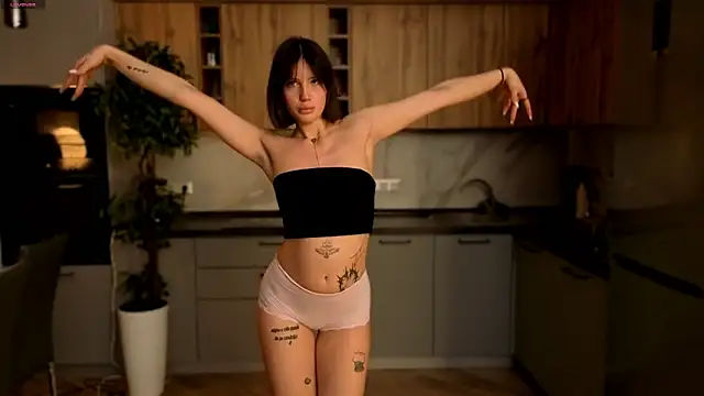 Snapshot of Anny_Molly chatting on 02-18-26, 06:11 Anny Molly online show from 02-18-26, 06:11