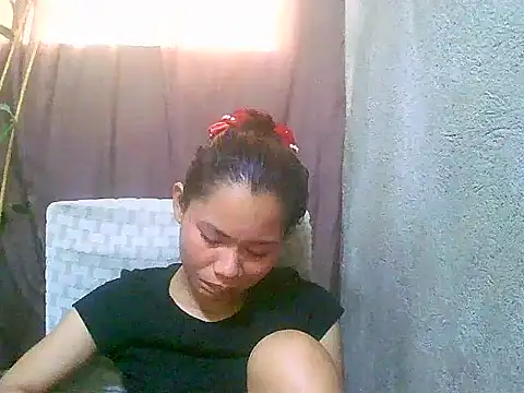 Snapshot of Sweeetgurll chatting on 05-19-26, 01:56 Sweeetgurll online show from 05-19-26, 01:56