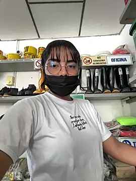 Snapshot of Kyra__Rose chatting on 01-19-26, 03:27 Kyra Rose online show from 01-19-26, 03:27