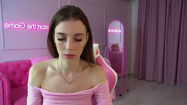 Snapshot of VeronicaVances chatting on 09-23-25, 06:42 VeronicaVances online show from 09-23-25, 06:42