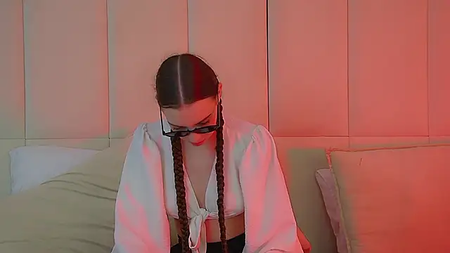 VeronicaVances online show from 03-16-26, 06:39