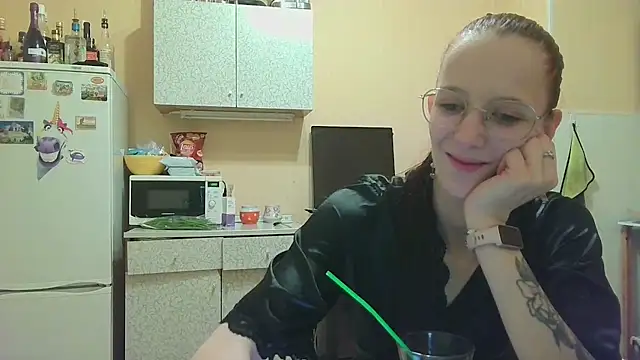 Lucy Divine online show from 11-11-25, 09:20