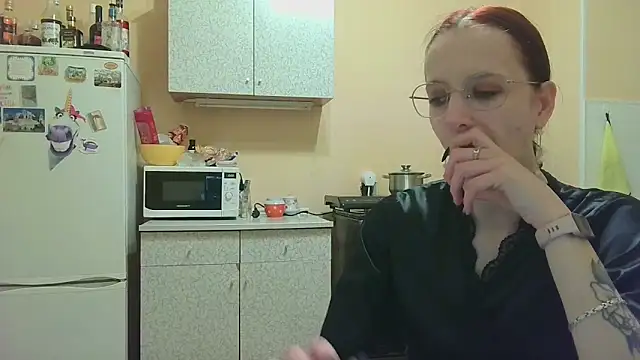 Lucy Divine online show from 11-20-25, 10:42