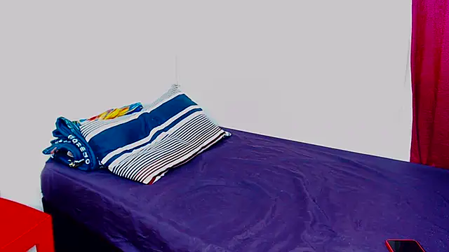 Snapshot of FreakyScarlet00 chatting on 11-04-25, 04:44 FreakyScarlet00 online show from 11-04-25, 04:44