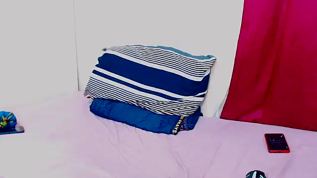 Snapshot of FreakyScarlet00 chatting on 10-04-25, 07:32 FreakyScarlet00 online show from 10-04-25, 07:32