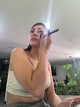 Snapshot of Isabellaa_Palacios chatting on 06-17-26, 01:32 Isabellaa Palacios online show from 06-17-26, 01:32