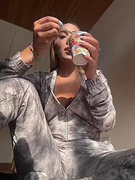 nikolevoshkie  online show from 12-15-25, 08:58