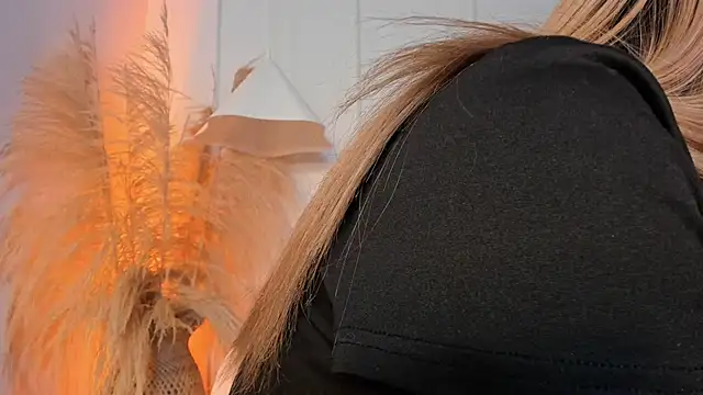 nikolevoshkie  online show from 04-16-26, 09:39