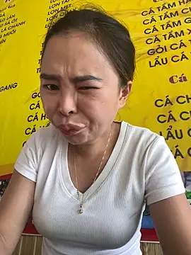 Snapshot of han-cute chatting on 10-09-25, 04:02 han-cute online show from 10-09-25, 04:02