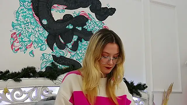 MaeLili online show from 12-23-25, 07:29