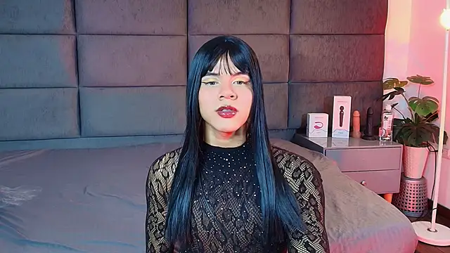 Slenna Moon online show from 12-20-25, 02:47