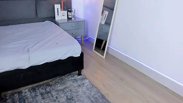 Slenna Moon online show from 10-16-25, 03:15