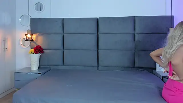 Slenna Moon online show from 11-13-25, 03:10