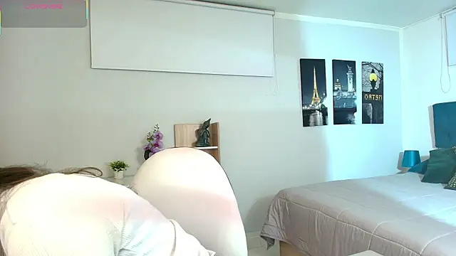 Snapshot of linda_morgan1 chatting on 05-23-26, 12:26 linda morgan1 online show from 05-23-26, 12:26