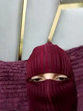 Snapshot of Ahalm chatting on 11-19-25, 10:21 Ahalm online show from 11-19-25, 10:21