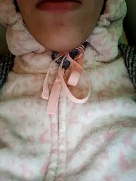 Snapshot of Ahalm chatting on 12-17-25, 01:27 Ahalm online show from 12-17-25, 01:27