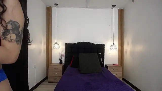 Snapshot of KENDALL_ART chatting on 12-05-25, 09:01 KENDALL ART online show from 12-05-25, 09:01