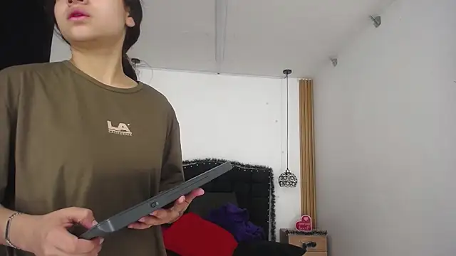 Snapshot of KENDALL_ART chatting on 12-18-25, 05:17 KENDALL ART online show from 12-18-25, 05:17