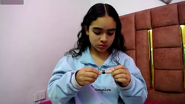 Snapshot of KENDALL_ART chatting on 02-05-26, 04:19 KENDALL ART online show from 02-05-26, 04:19