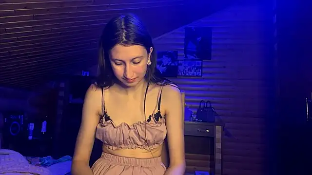 Snapshot of Shyselly chatting on 09-24-25, 07:42 Shyselly online show from 09-24-25, 07:42