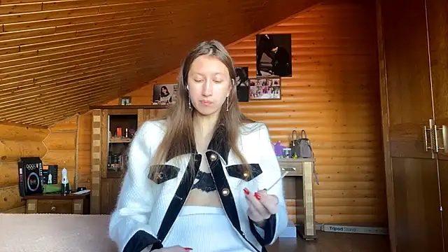 Snapshot of Shyselly chatting on 09-13-25, 02:17 Shyselly online show from 09-13-25, 02:17