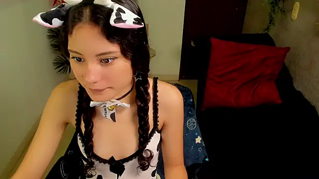 Snapshot of Krysten_Riter chatting on 10-09-25, 02:39 Krysten Riter online show from 10-09-25, 02:39