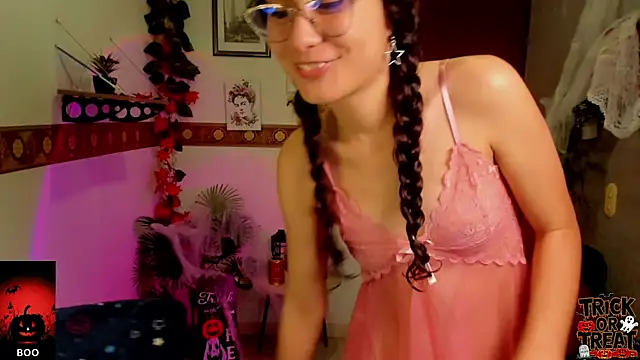 Snapshot of Krysten_Riter chatting on 10-17-25, 02:52 Krysten Riter online show from 10-17-25, 02:52