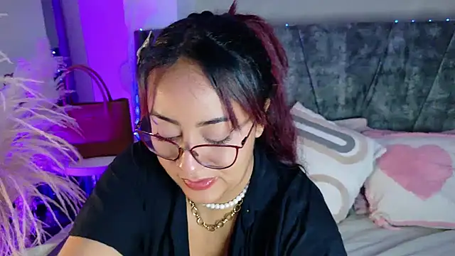 Snapshot of DaniniAnderson chatting on 05-14-26, 05:04 DaniniAnderson online show from 05-14-26, 05:04