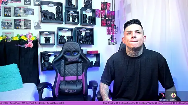 Snapshot of Sarahandzack chatting on 10-21-25, 05:56 Sarahandzack online show from 10-21-25, 05:56