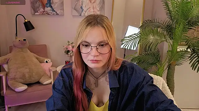 Snapshot of Ginger_Emma chatting on 09-28-25, 05:25 Ginger Emma online show from 09-28-25, 05:25
