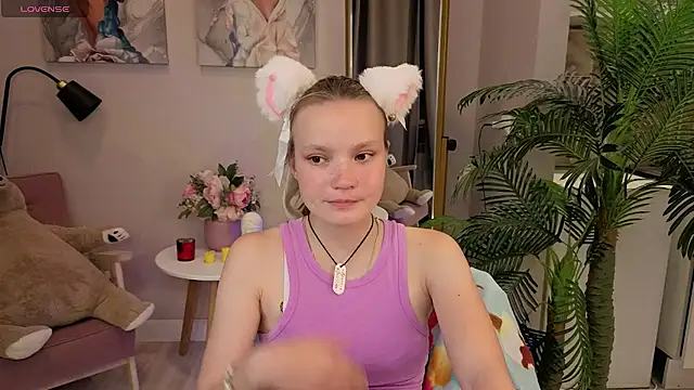 Snapshot of Ginger_Emma chatting on 09-21-25, 09:09 Ginger Emma online show from 09-21-25, 09:09