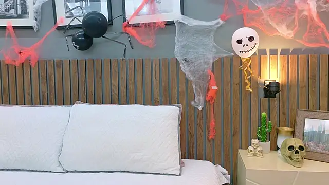 luna roja25 online show from 10-24-25, 01:43