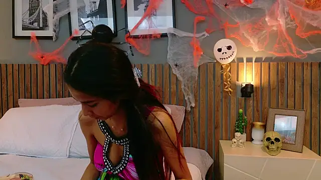 luna roja25 online show from 10-23-25, 01:10