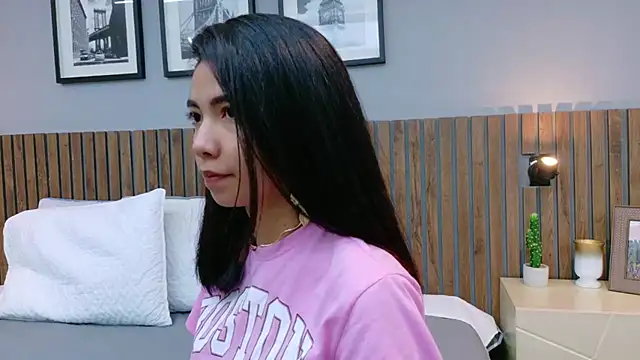 luna roja25 online show from 12-17-25, 01:38