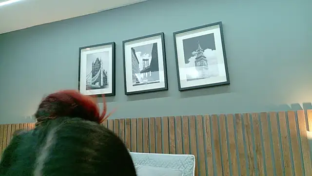 luna roja25 online show from 11-20-25, 01:45