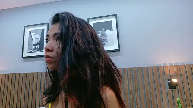 luna roja25 online show from 12-22-25, 02:17