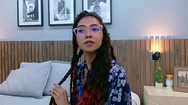 luna roja25 online show from 11-25-25, 01:33