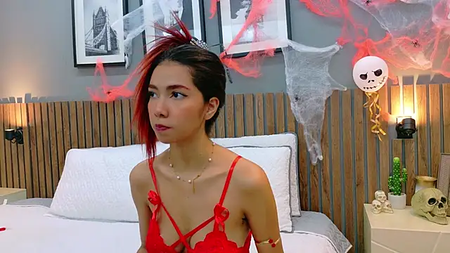 luna roja25 online show from 10-27-25, 01:56