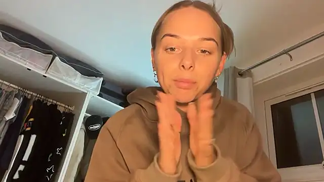 KayleeBella online show from 11-21-25, 05:12