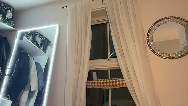 Snapshot of KayleeBella chatting on 02-16-26, 08:07 KayleeBella online show from 02-16-26, 08:07