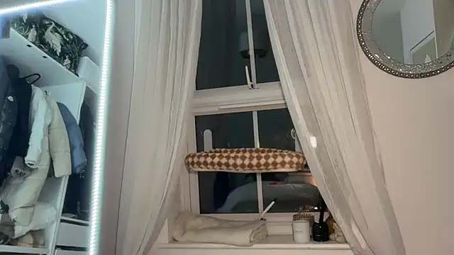 Snapshot of KayleeBella chatting on 02-11-26, 08:31 KayleeBella online show from 02-11-26, 08:31