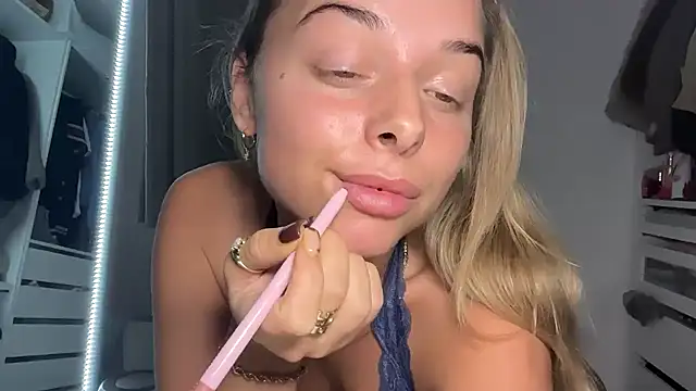 KayleeBella online show from 10-22-25, 08:30