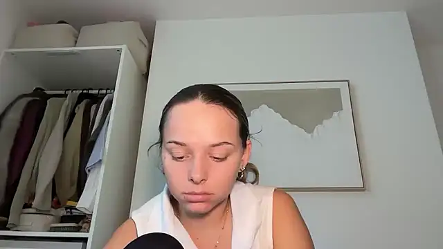 Snapshot of KayleeBella chatting on 01-17-26, 04:21 KayleeBella online show from 01-17-26, 04:21