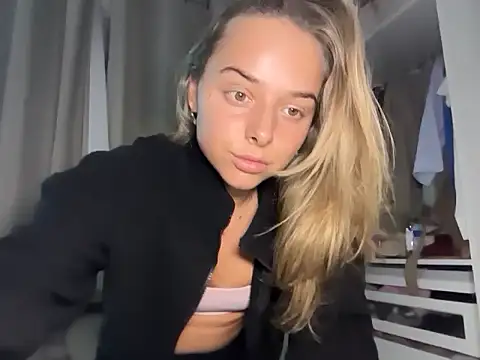 KayleeBella online show from 10-21-25, 08:08