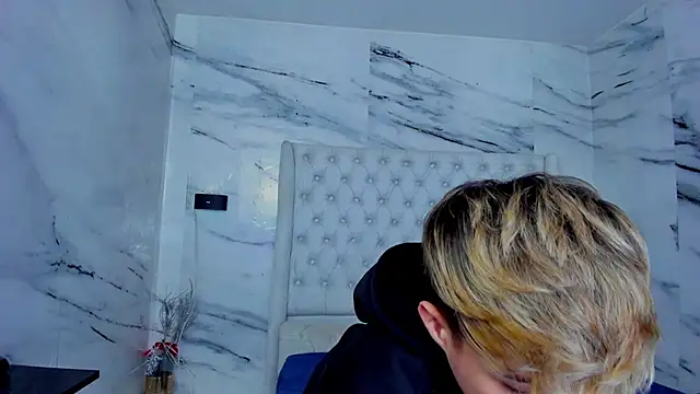 Ari and Storm online show from 11-11-25, 01:06