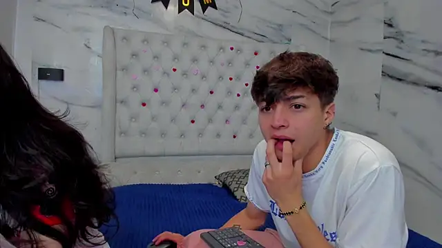 Snapshot of Ari_and_Storm chatting on 05-09-26, 04:54 Ari and Storm online show from 05-09-26, 04:54