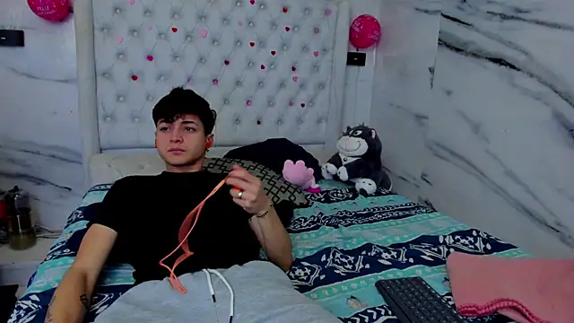 Ari and Storm online show from 04-02-26, 02:13