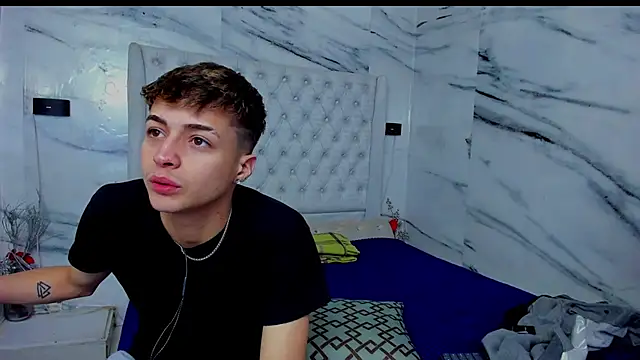 Ari and Storm online show from 11-25-25, 01:33