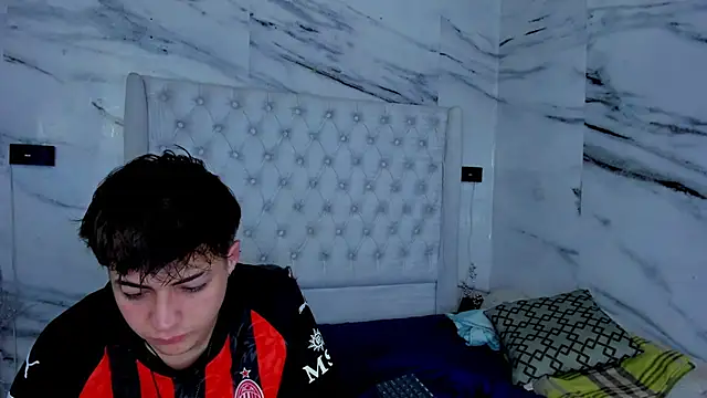 Ari and Storm online show from 01-31-26, 11:36